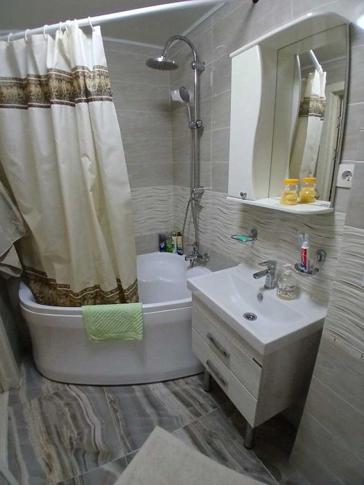 продается 2 комнатная в центре