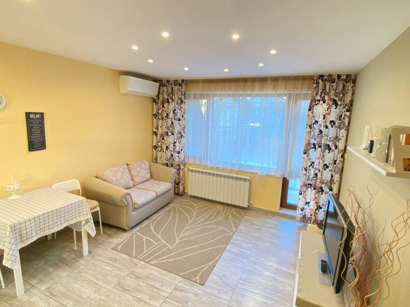 Дава се под наем Двустаен апартамент в Варна, Център - 45 кв.м за 448.8 € - Снимка #1