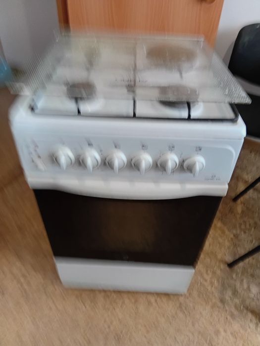 Продам газ плиту