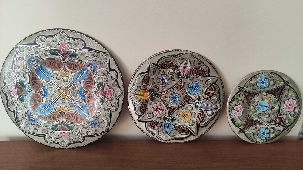 Лот от 3 медни чинии за стена гравирани с други цветни метали