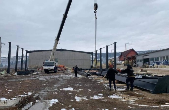 Vand hale metalice la super preț-calitate