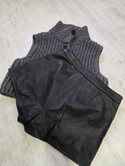 Кожени къси панталони и елек едра плетка Хс-С