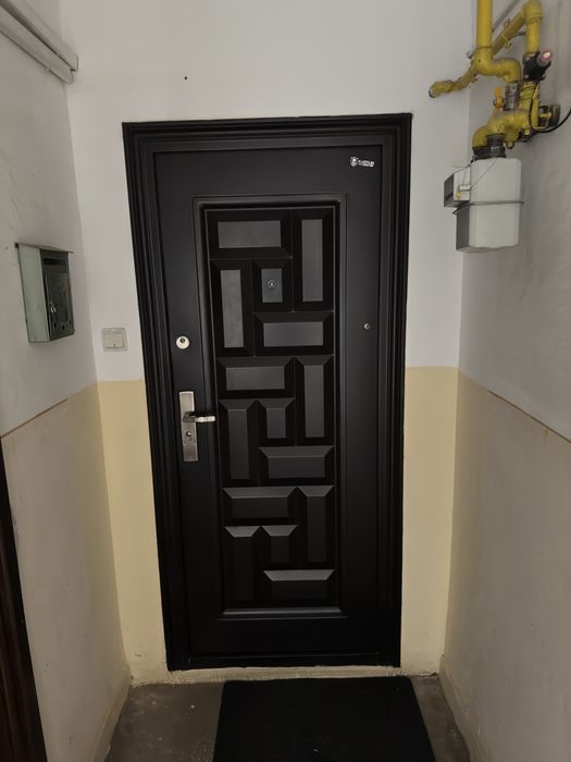 Ofer spre vanzare un superb apartament cu 3 camere !!!