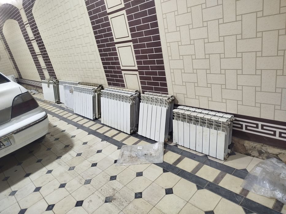 Panelniy va qovurgʻalik radiatorlar б/у