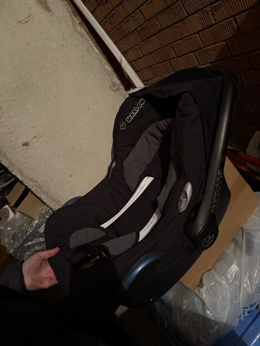 Продам автокресло Maxi cosi 0+