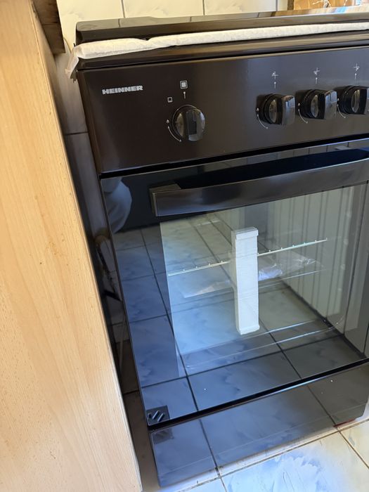 Inchiriez apartament doua camere ultracentral parter