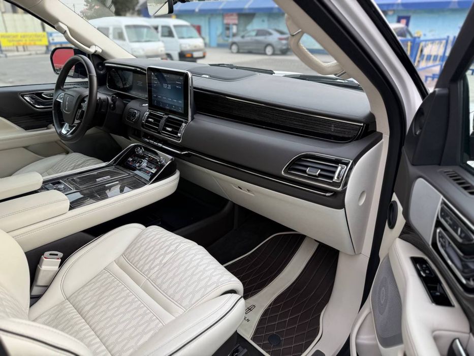 Lincoln Navigator Black Label