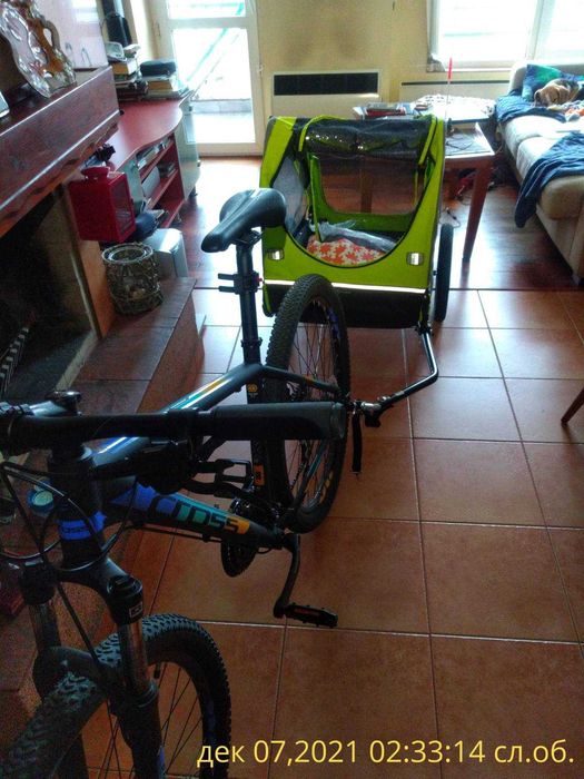 кучешка количка за колело. Може да се ползва и за транспортна