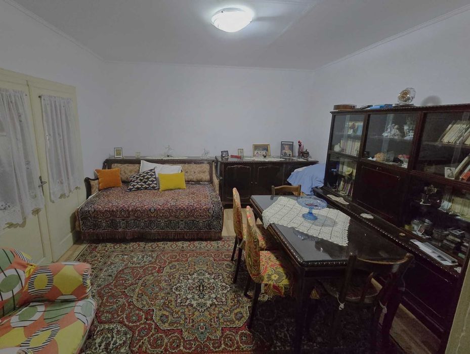 Casă ultracentral Medgidia, 151 mp construiți, teren 200 mp, garaj, curte si 2 magazii.