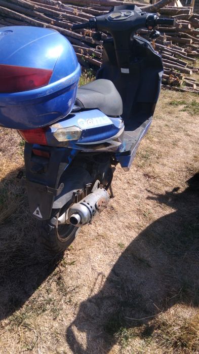 Vând scuter cu acte perfect funcțional fără defecte