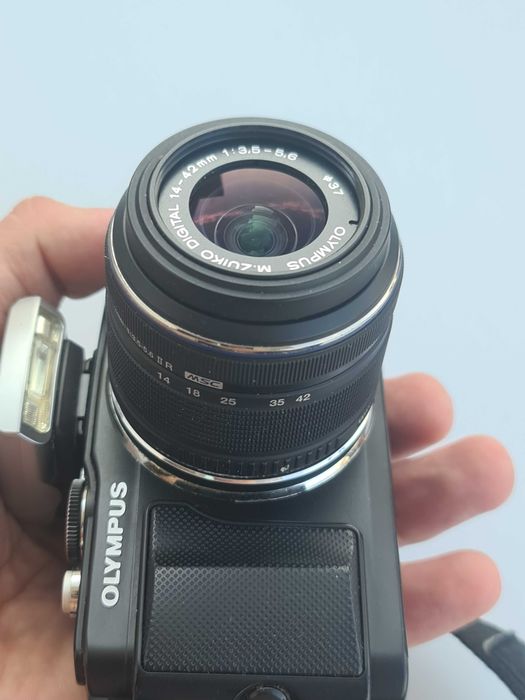 E-Pl5 Mirrorless micro 4 3 Olympus pocket camera