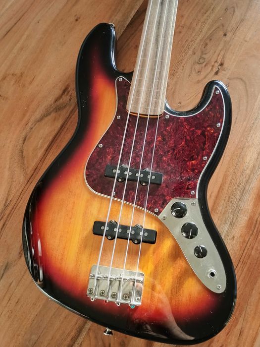 Squier Classic vibe jazz bass fretless