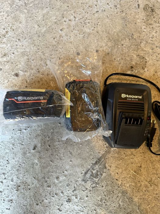 Set bateri cu incarcator noi !!!