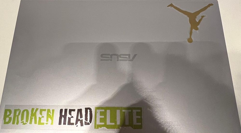 Vând ASUS vivobook.