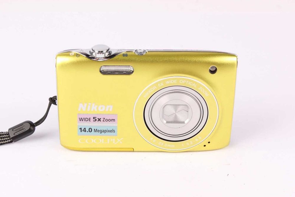 Nikon Coolpix S3100 ултра компактен цифров фотоапарат, стилна дигитална камера в жълто-зелен цвят, 14MP отлично състояние, работи перфектно!