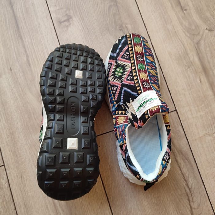 Кроссовки  универсальный новые