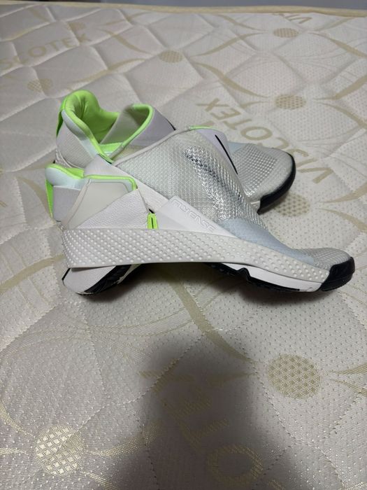 Nike GO FlyEase Phantom Ghost Green