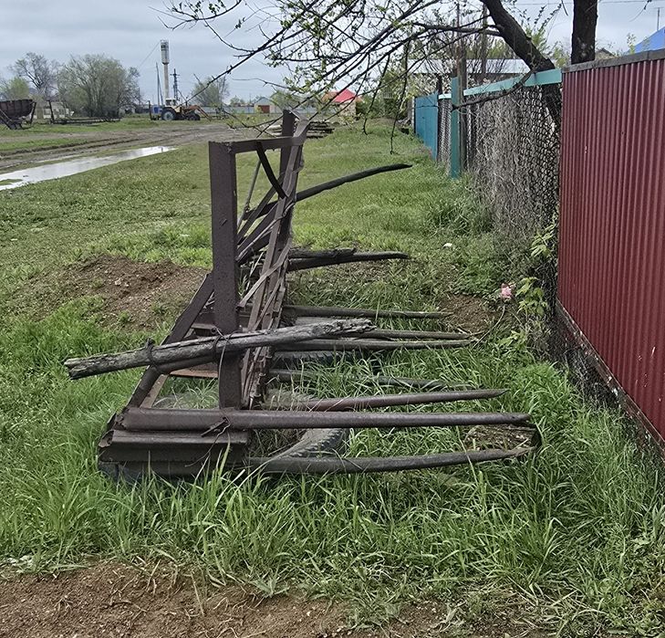 продаётся трактор мтз 80, тележка , толкушка