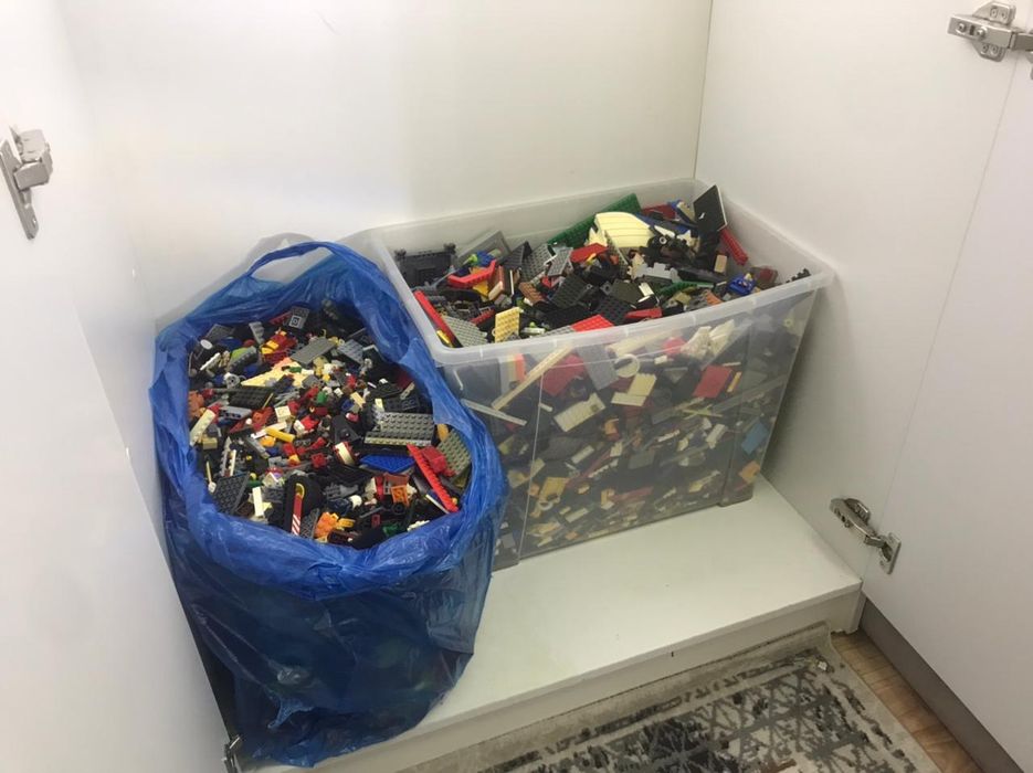 продам 150литров оригинального лего