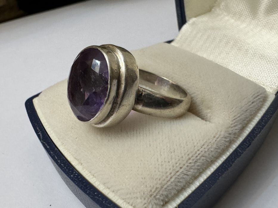 Inel din argint masiv cu ametist natural, mare.