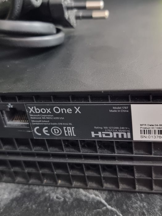 Noble Amanet - Xbox One X, 1TB, 1 Joystick