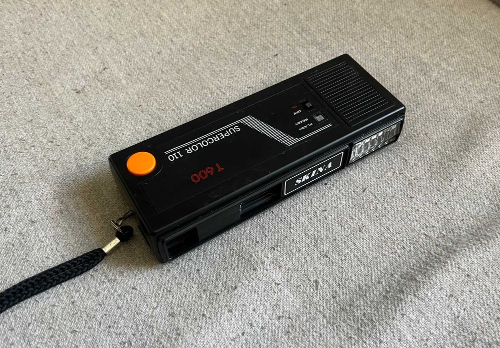 Aparat foto pocket camera Skina T 600 cu film 110 din anii 70 colectie
