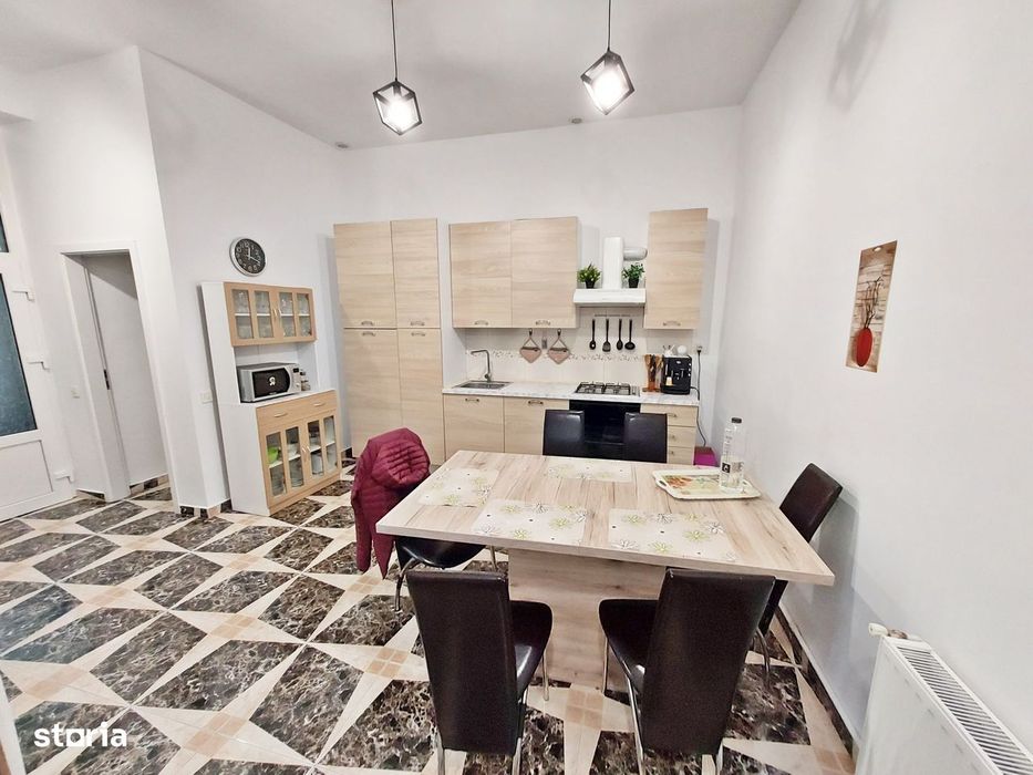 Apartament 3 camere, boxa, pod, parcare, Centru,  zona B-dul Eroilor