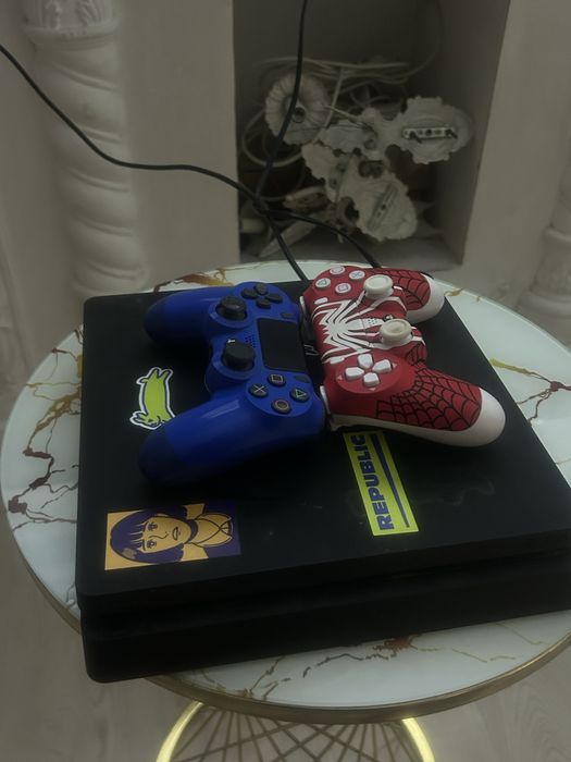 Продаю ps4 slim.