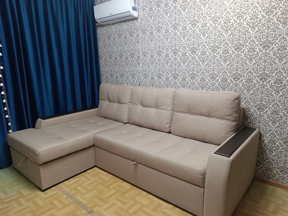 Диван  для гостинной в отличном состояний