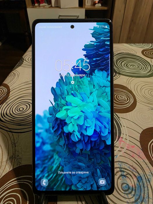 Samsung Galaxy S20 FE  RAM6GB  128GB