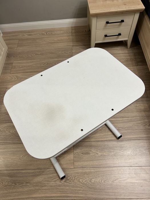 Столик приставной