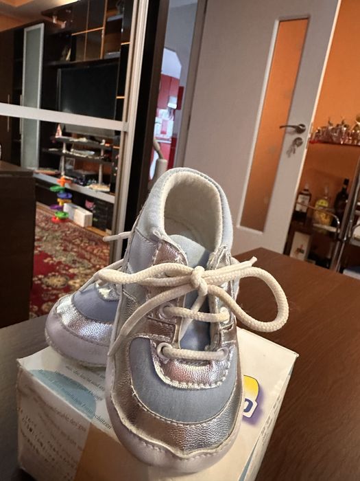 Pantofi sport bebe marimea 19 ca noi
