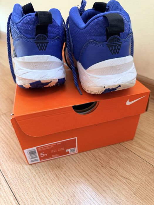 Маратонки Nike Basketball размер 37.5