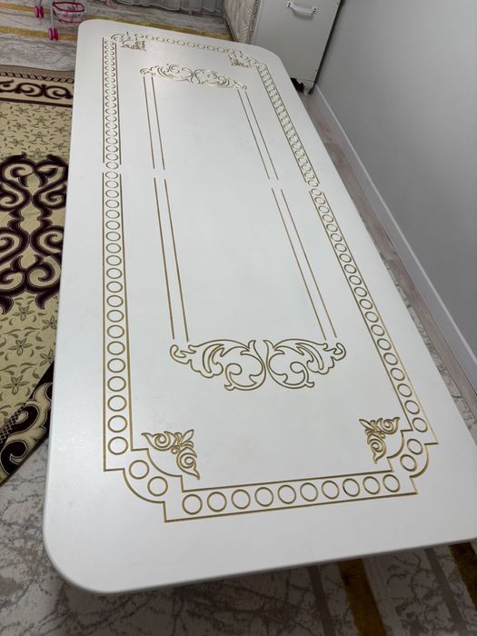 Стол почти новый