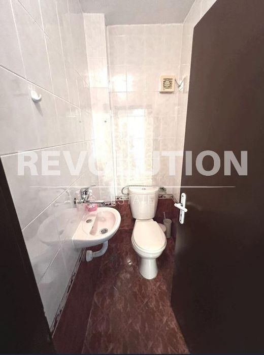 Дава се под наем Тристаен апартамент в Варна, Бриз - 93 кв.м за 450 € - Снимка #6