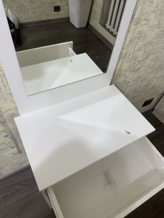 Продам туалетный столик