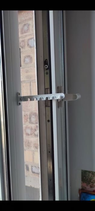 Крепление на окно, дверь