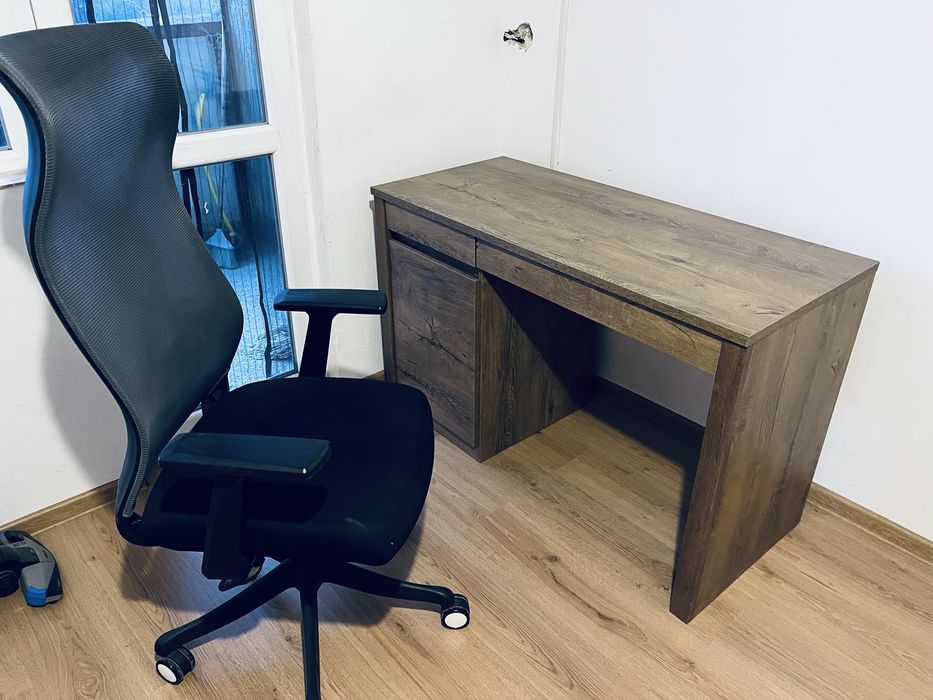 Продавам стол и бюро в отлично състояние, може и по отделно.