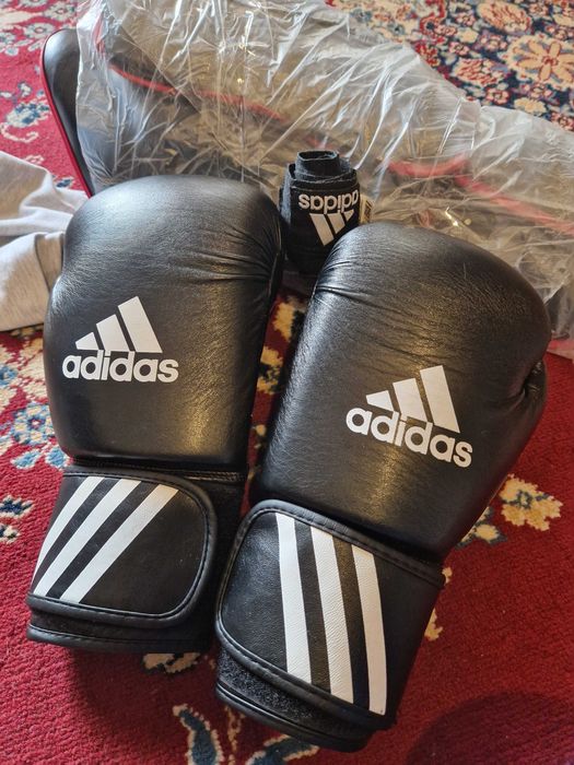 Протектори за крака FORCE 1 и боксови ръкавици Adidas