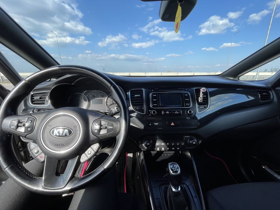 Vand  Kia carens URGENT