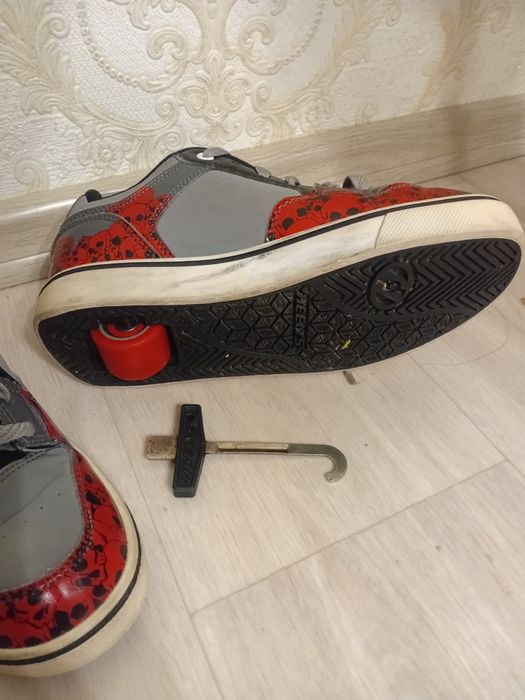 Продам кроссовки  37 размер