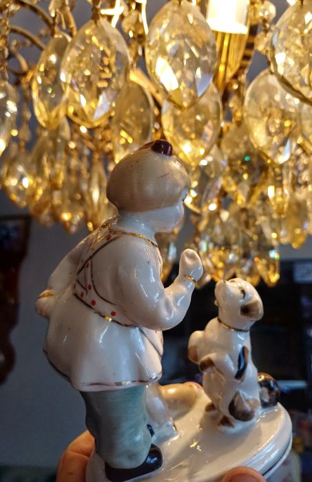 Фарфоровая статуэтка Девочка с собачкой