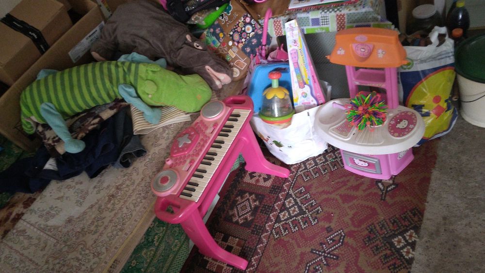 Vând hăinuțe și jucarii pentru copiii ieftin