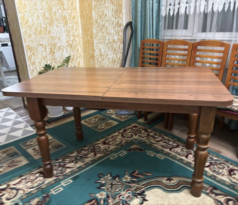 Продам  стол в гостиную