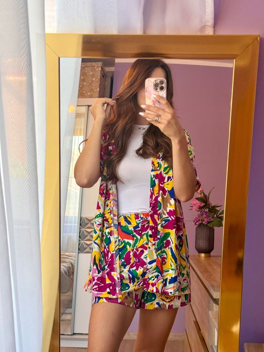 Продавам нови комплекти, поли и блузи