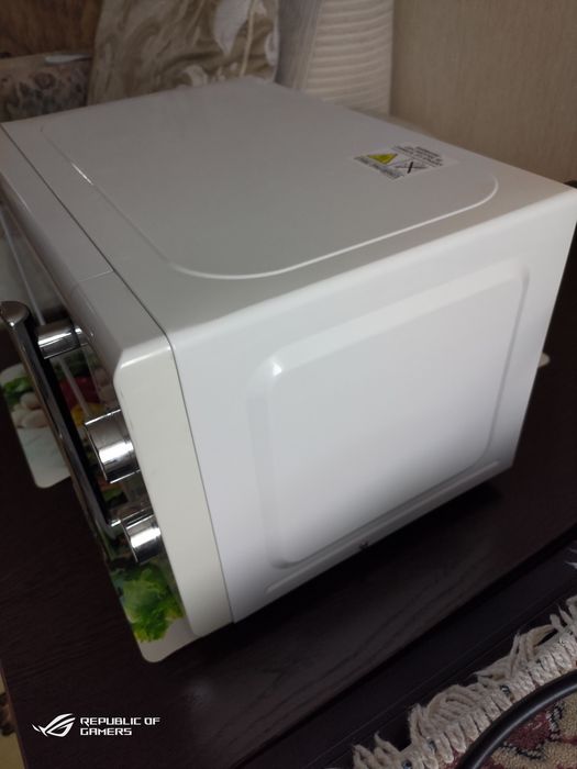 Продам микроволновку Midea