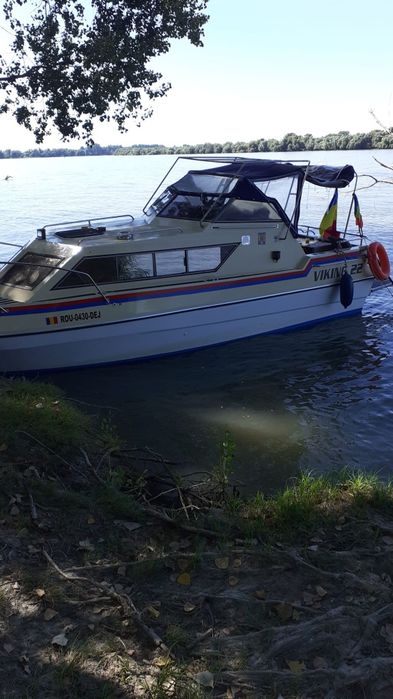 Se vinde barca cabinata Wiking 22 pentru pescuit și agrement.