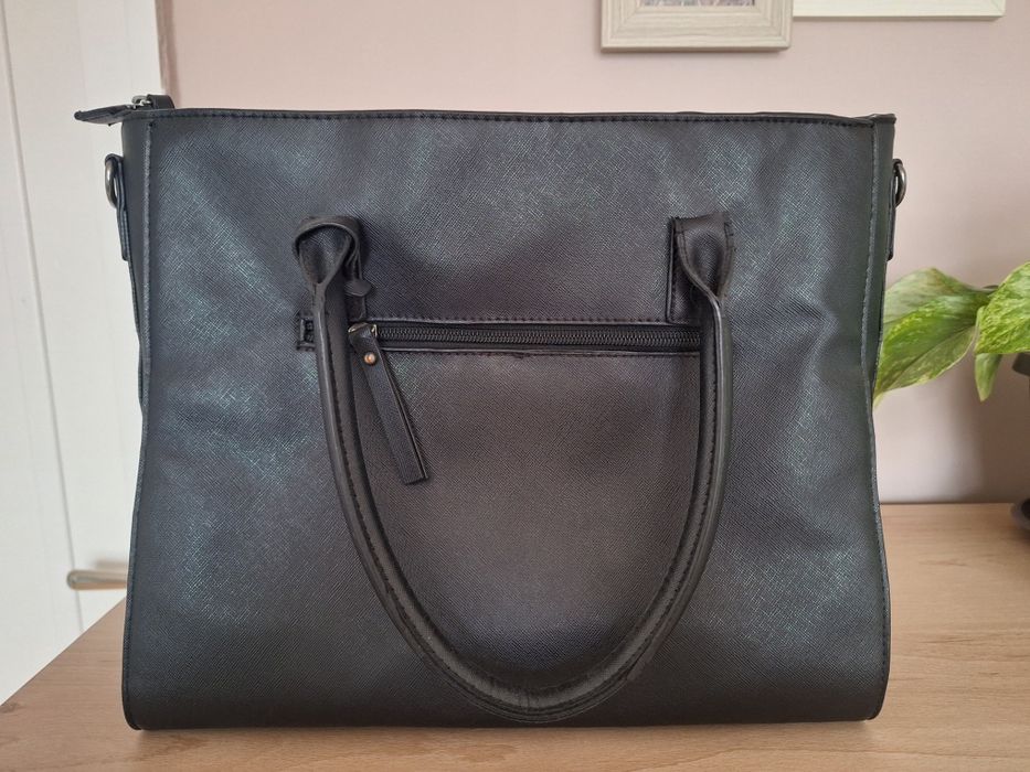 Продавам 2бр. Дамски чанти