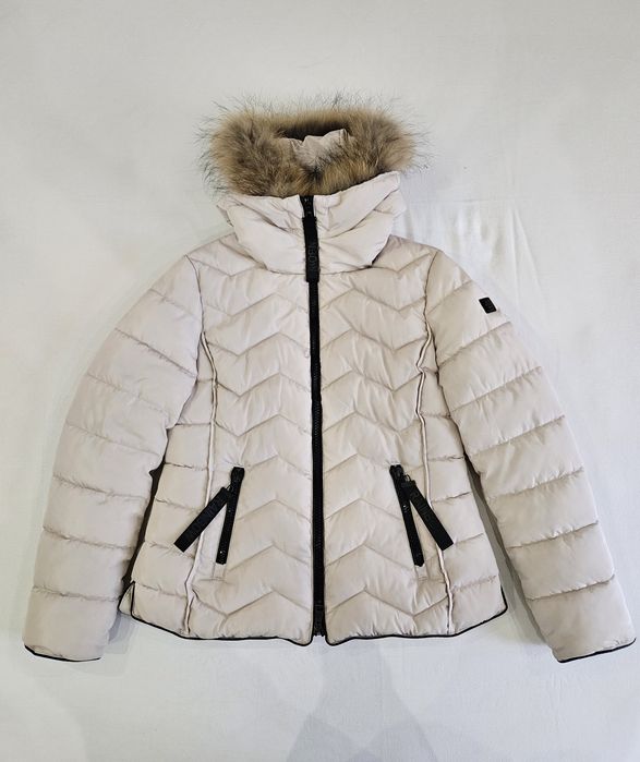 Дамско яке в цвят шампанско с естествен пух на качулката