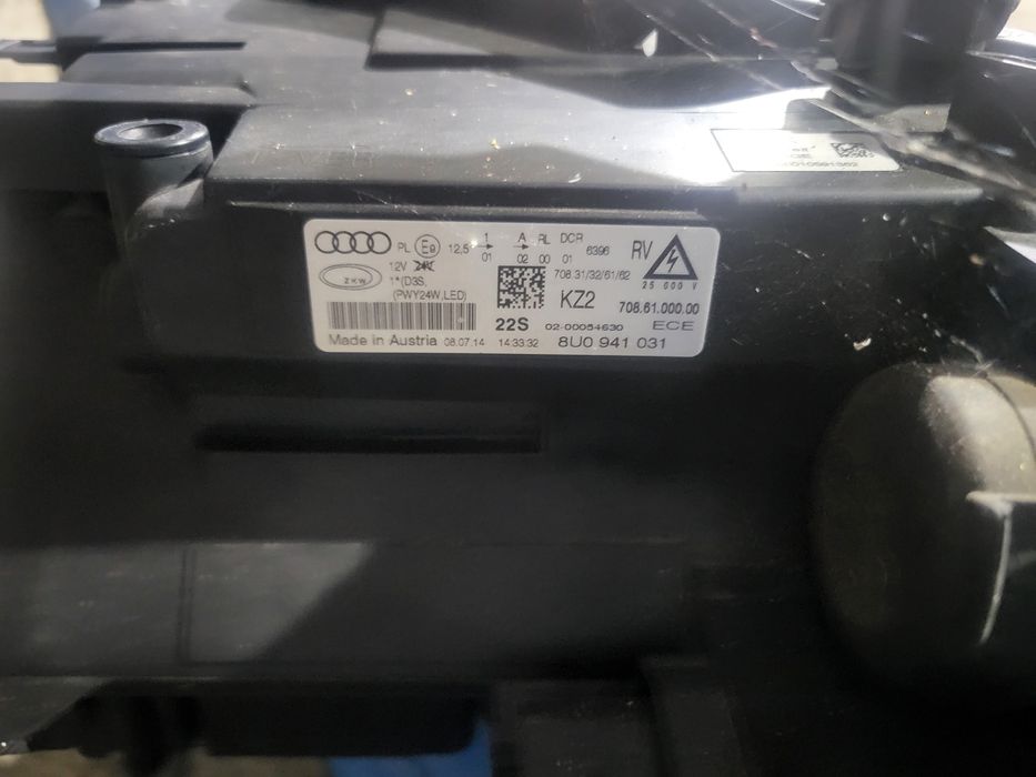 Ляв фар за Audi Q3